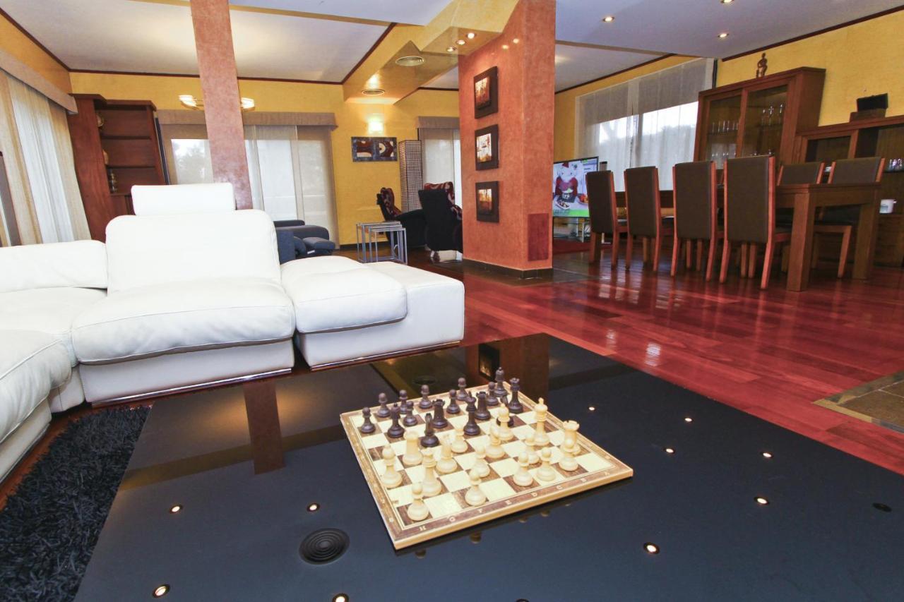 New Play Lake Villa Salou Ngoại thất bức ảnh